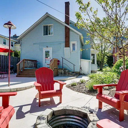 Ludington Home With 6 Bicycles Less Than 1 Mi To Beach!